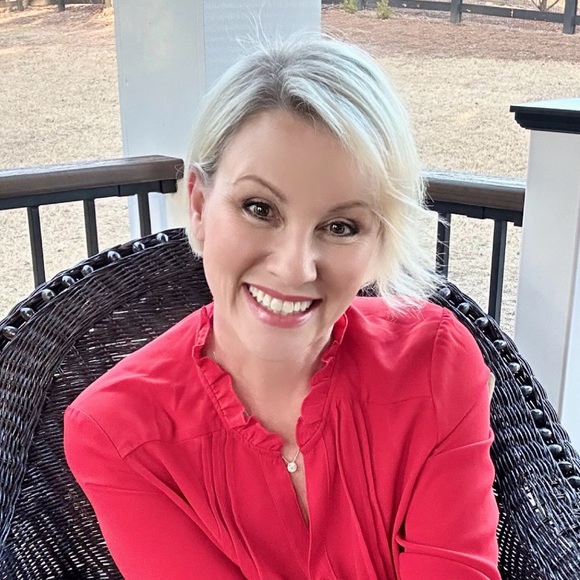 Meet your Posher, Lisa - Picture 1 of 3